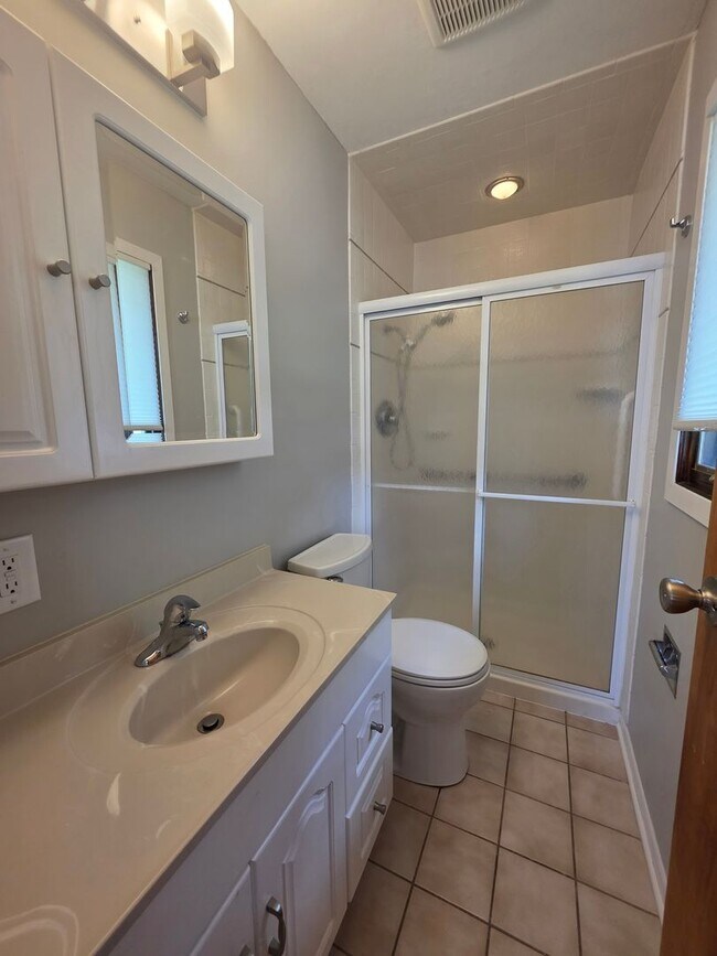 Building Photo - Spacious Three Bedroom in Millard!