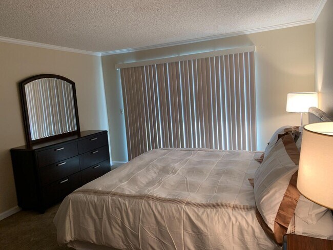 Building Photo - 10891 Santa Teresa Dr