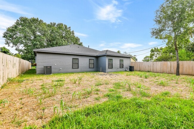 Building Photo - 6103 Cavalier St