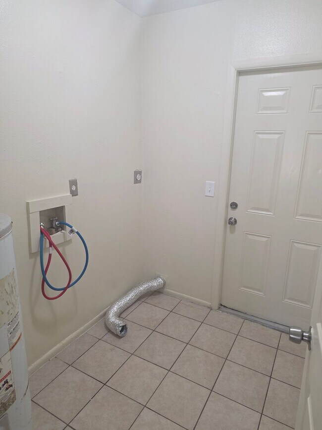 Building Photo - 3/2 DUPLEX