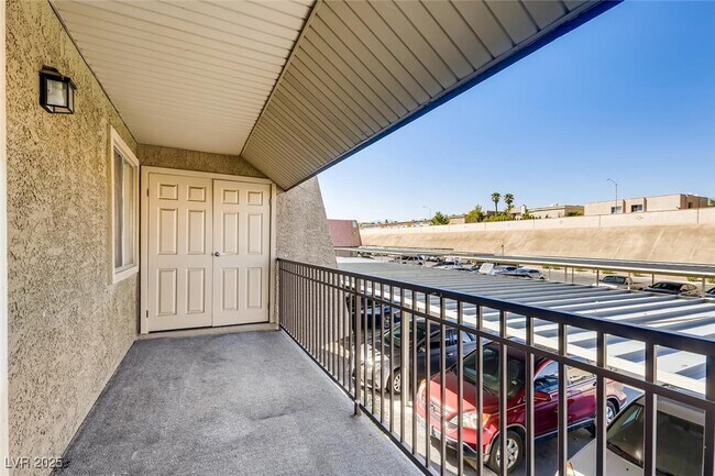 Building Photo - 5224 River Glen Dr