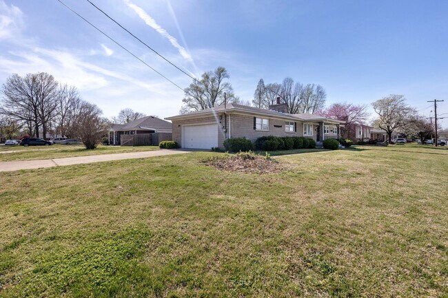 Building Photo - 1702 Bonnyville Blvd