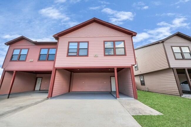 Primary Photo - 4303 Oakridge Dr