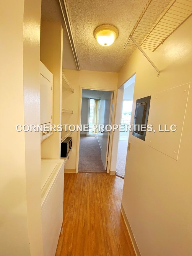 Building Photo - 796 Isenberg St