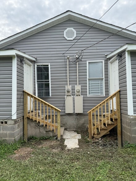 Building Photo - 204 3rd Ave N