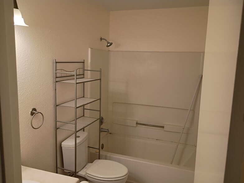 Building Photo - 9202 Roquefort