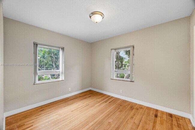 Building Photo - 7636 SW 56th Ave