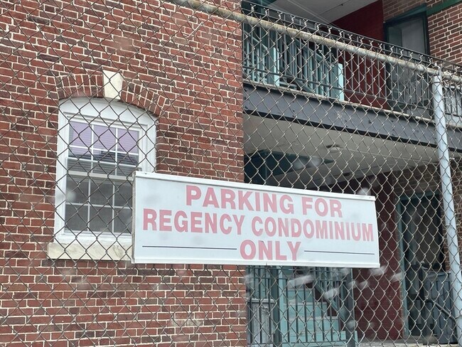 Building Photo - 58 Elm St