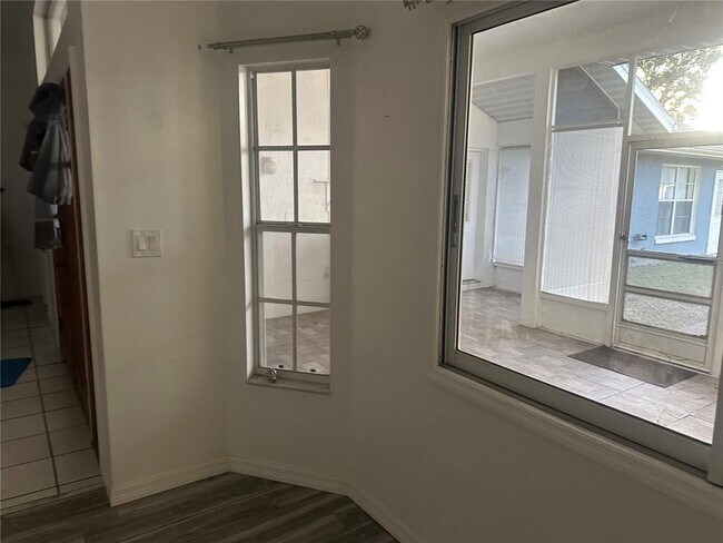 Building Photo - 1002 Shawnda Ln