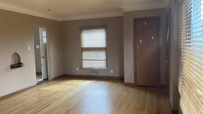 Building Photo - 1428 30th St NE