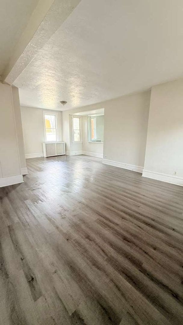 Building Photo - Spacious 4BR 1.5BA Single Family Home in Carrick