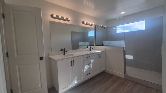 Building Photo - 5677 S Weehawken Ln