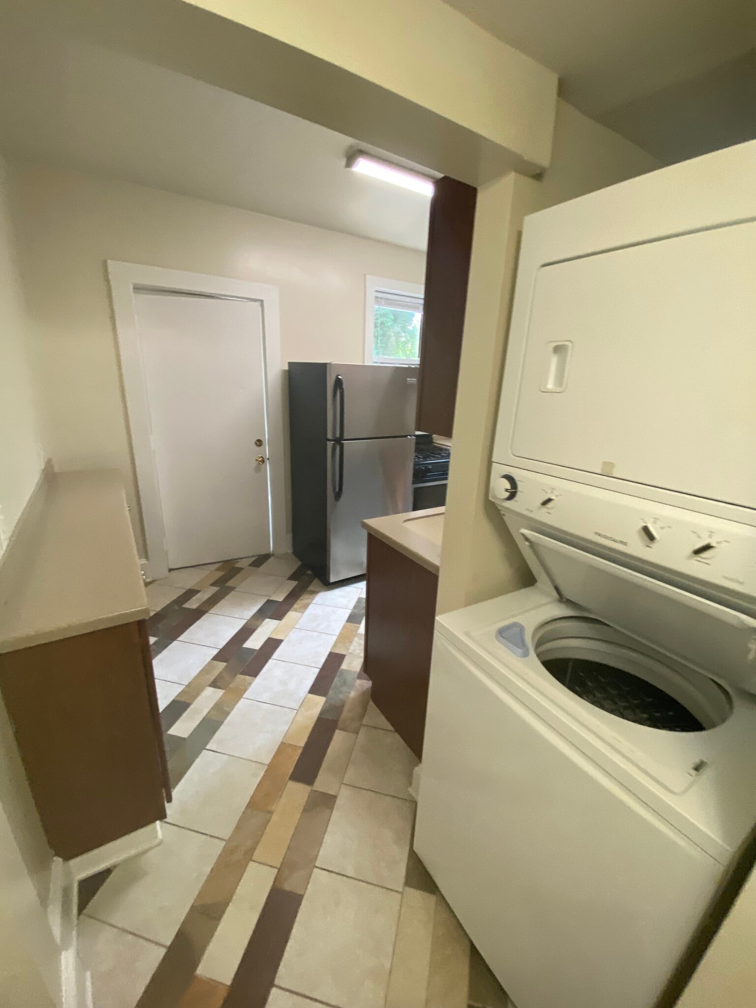 Building Photo - 3009 Ellwood Ave