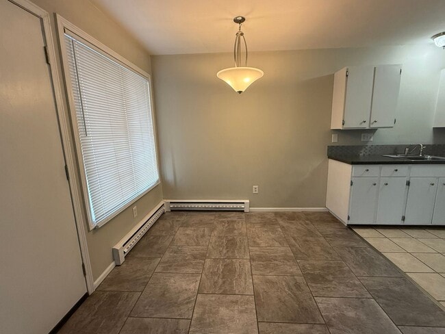 Building Photo - Now renting 1 bedroom Condo Downstairs