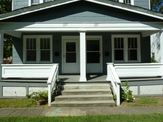 Building Photo - !! MOVE IN SPECIAL: Receive 50% off your 2...