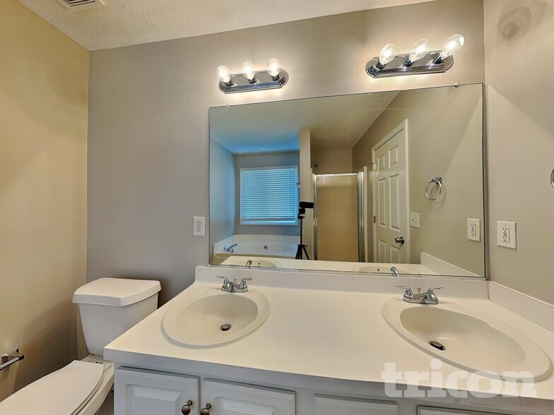 Building Photo - 5731 Newnan Cir