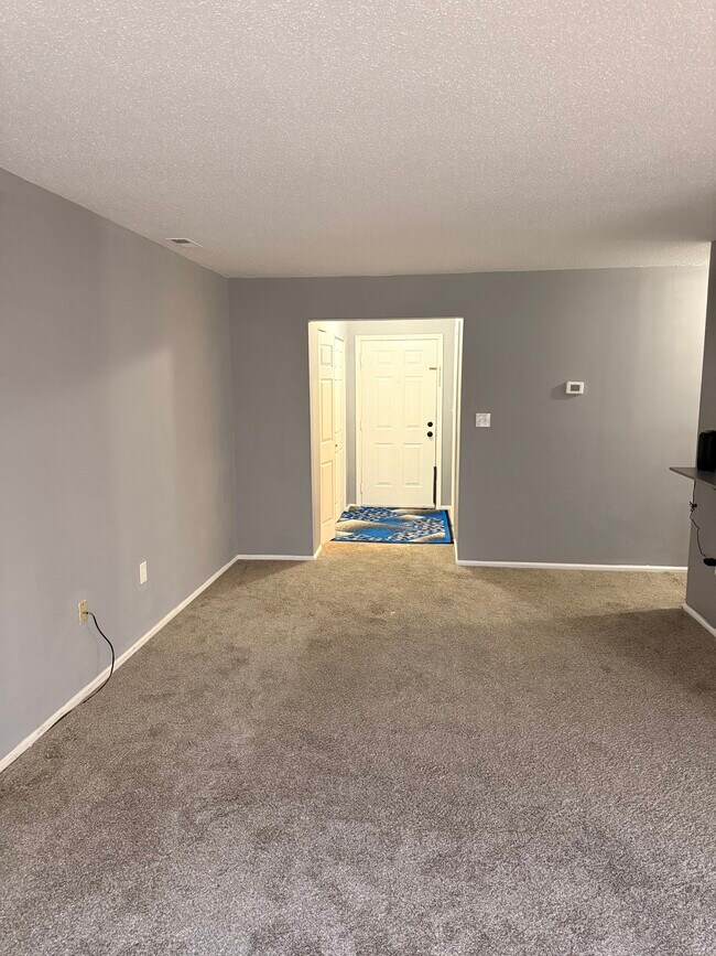 Building Photo - 31 Moore Ln