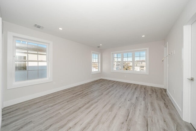 Building Photo - 2818 Ocean Ave