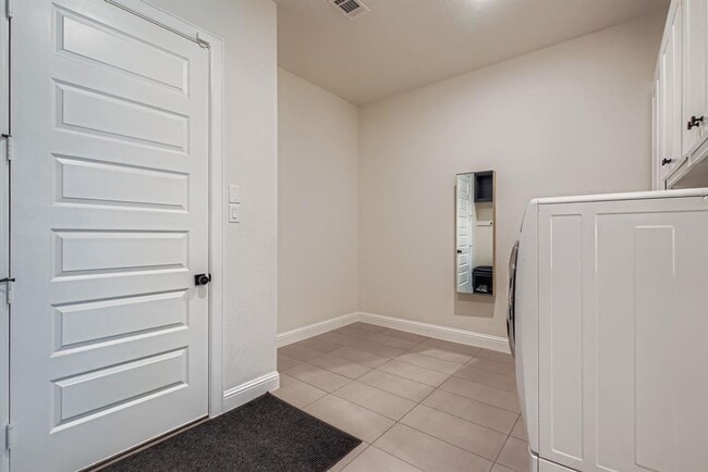 Building Photo - 9818 Wright Dr