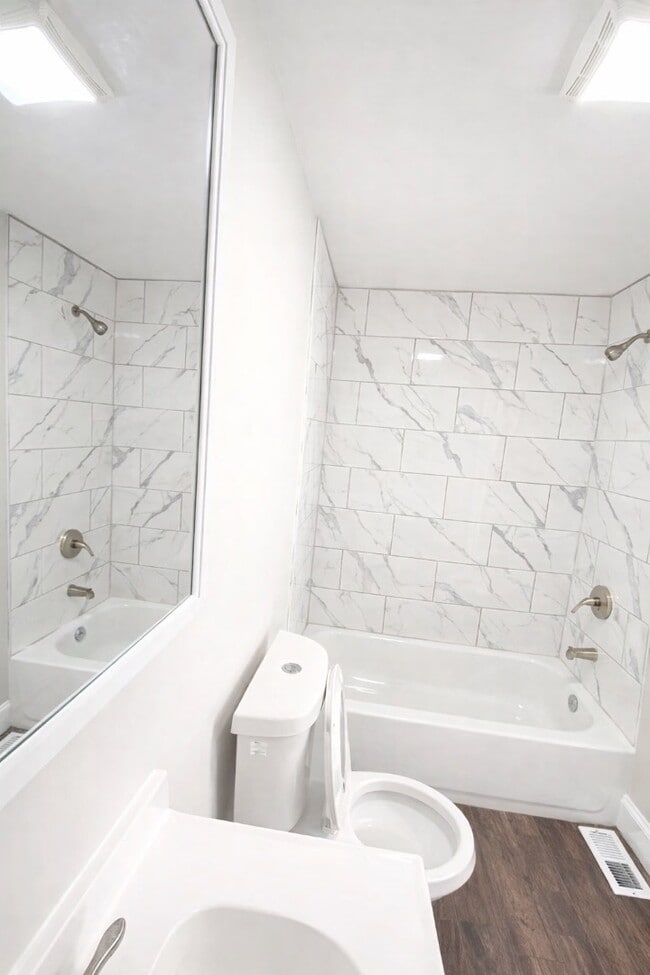 Building Photo - 2208 E Fayette St