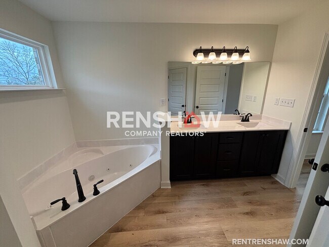 Building Photo - 6522 John Hamilton Wy E