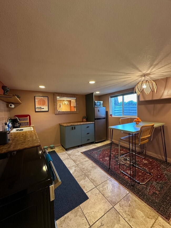Building Photo - 2456 S 800 E