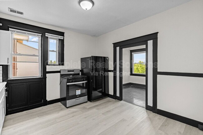 Building Photo - 4301 S 38th St