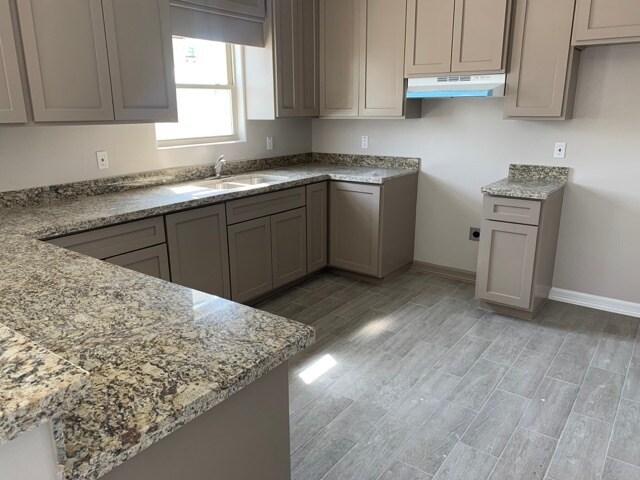 Kitchen - 2420 Florencia Ave
