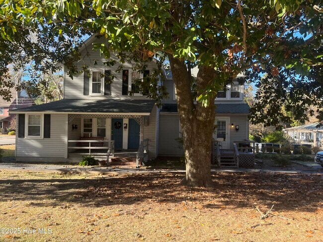 Primary Photo - 310 N Bennett St