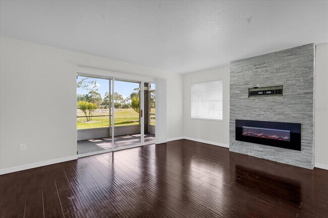 Building Photo - 13953 Fairway Island Dr