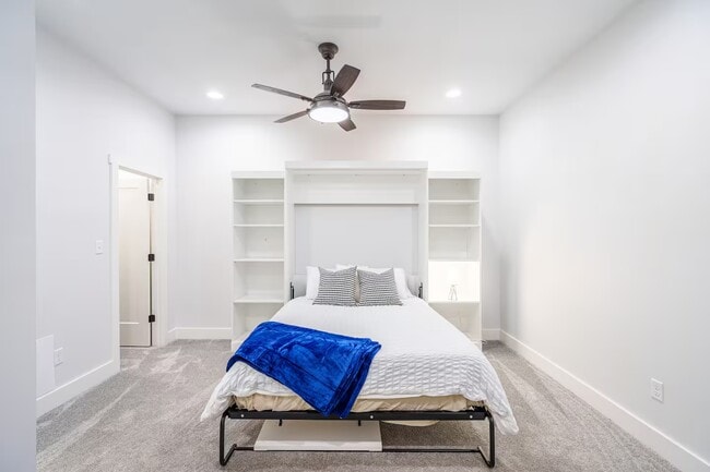 Building Photo - 930 Elm St