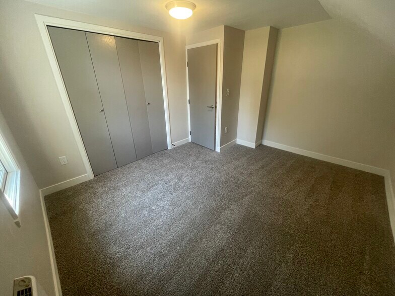 upper bedroom 1 - 1001 S 4th Ave