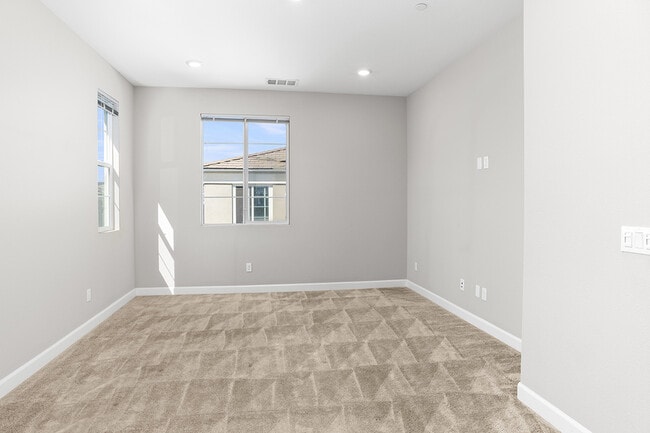 Building Photo - 1219 Sunrise View