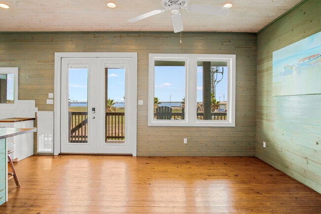 Building Photo - 100 Port Isabel St