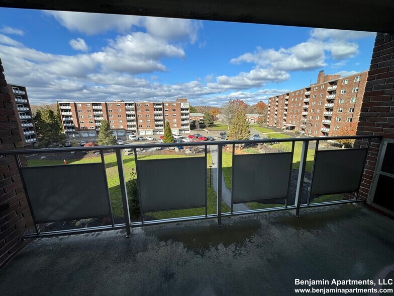 Building Photo - 53 Hill Rd