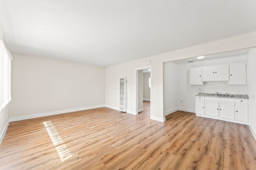 Building Photo - 1254 W 110th St