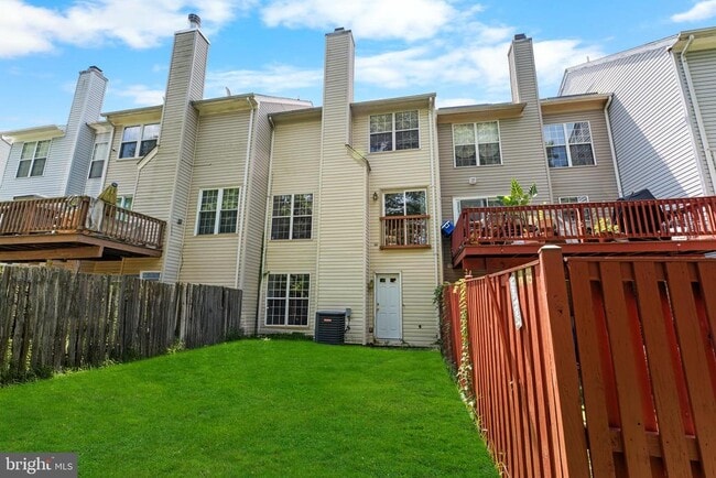 Building Photo - 2204 Commissary Cir