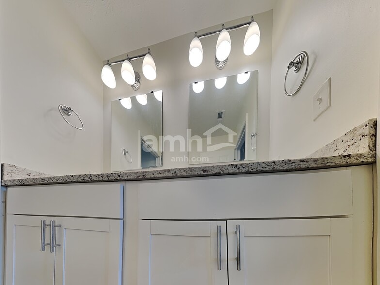 Building Photo - 19327 Fox Chase Dr