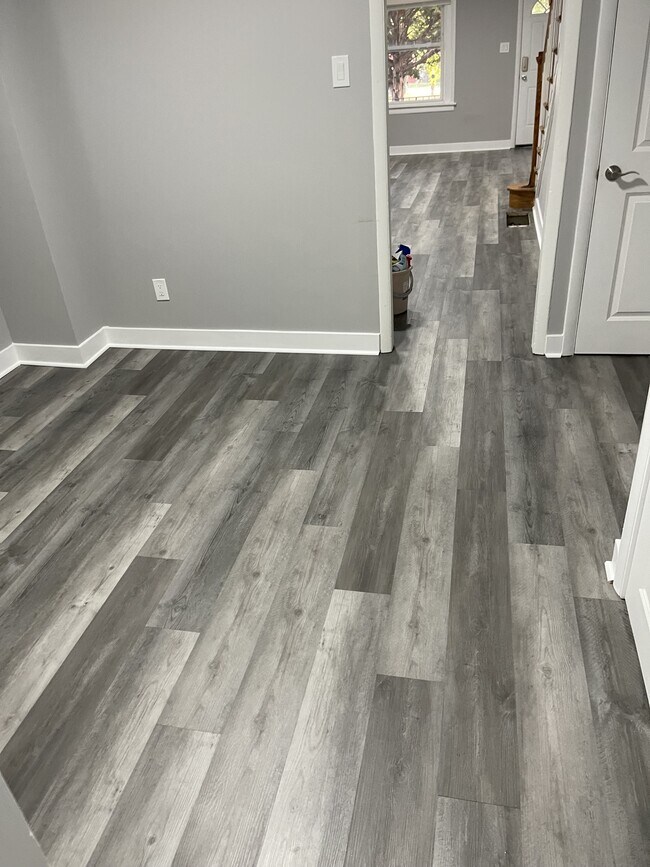 Building Photo - 3030 W 2nd St