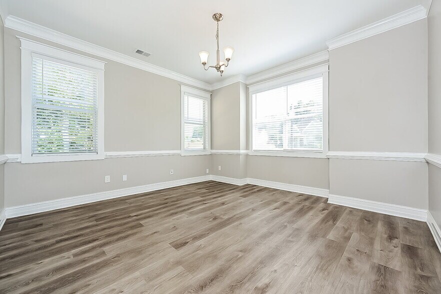 Building Photo - 120 Memory Ln