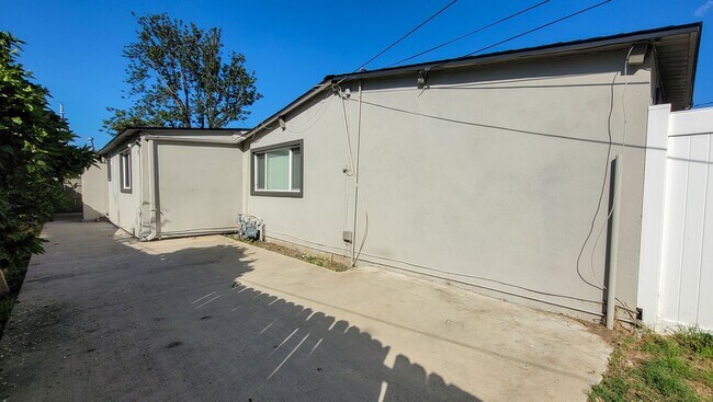 Building Photo - p12216