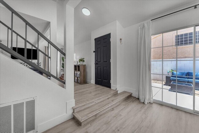Building Photo - Modern 3-Bed Home in Green Valley – Beauti...