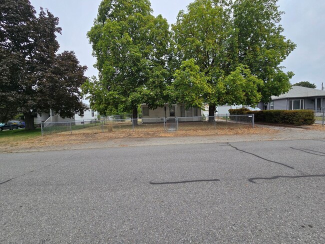 Building Photo - Spokane Valley Home Available Now!