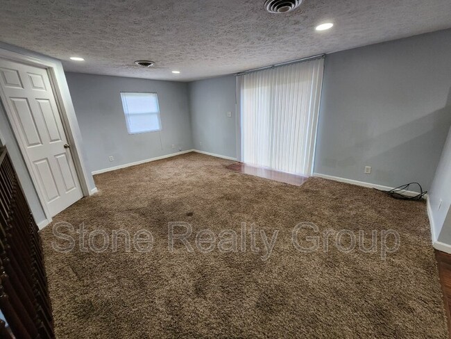 Building Photo - 2724 Maple Ave