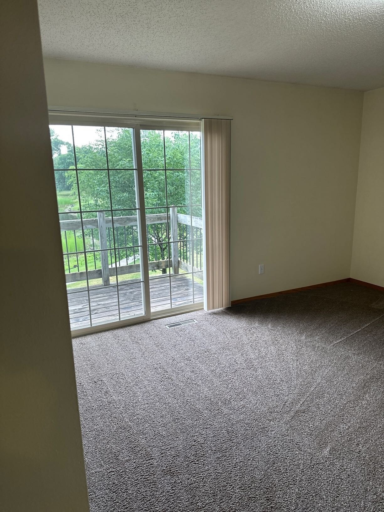 Building Photo - 210 10th St W