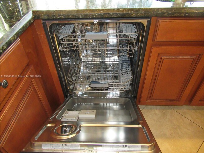 Building Photo - 1118 N 46th Ave