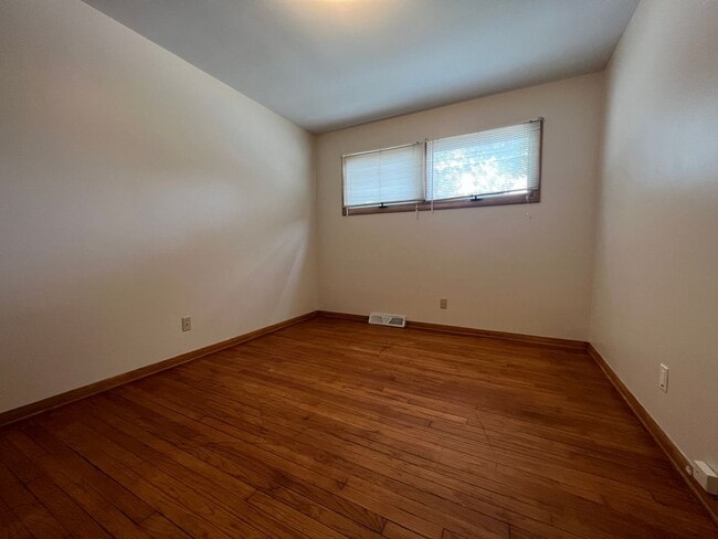 Building Photo - 26202 Lakeshore Blvd