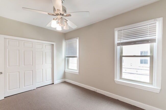 Building Photo - Three Bedroom Home in Graduate Hospital