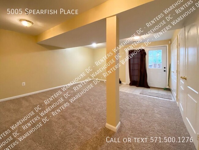 Building Photo - Fresh, Bright 4bd/2 full bath/2 half TH w/...