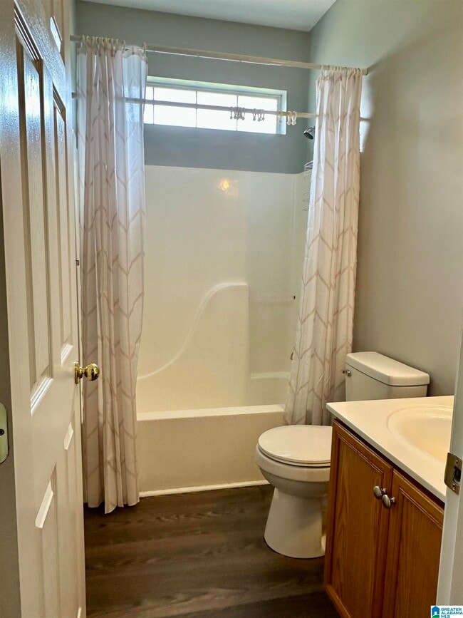 Building Photo - 560 Summit Cir